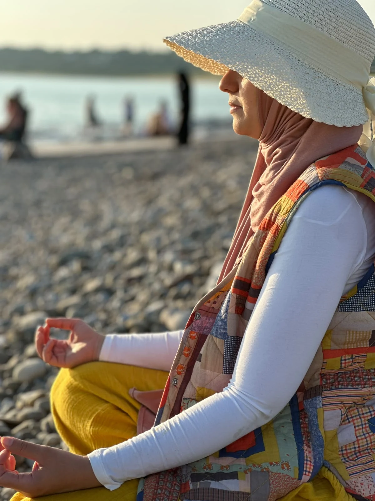 Mahwish, hypnotherapist and energy healer