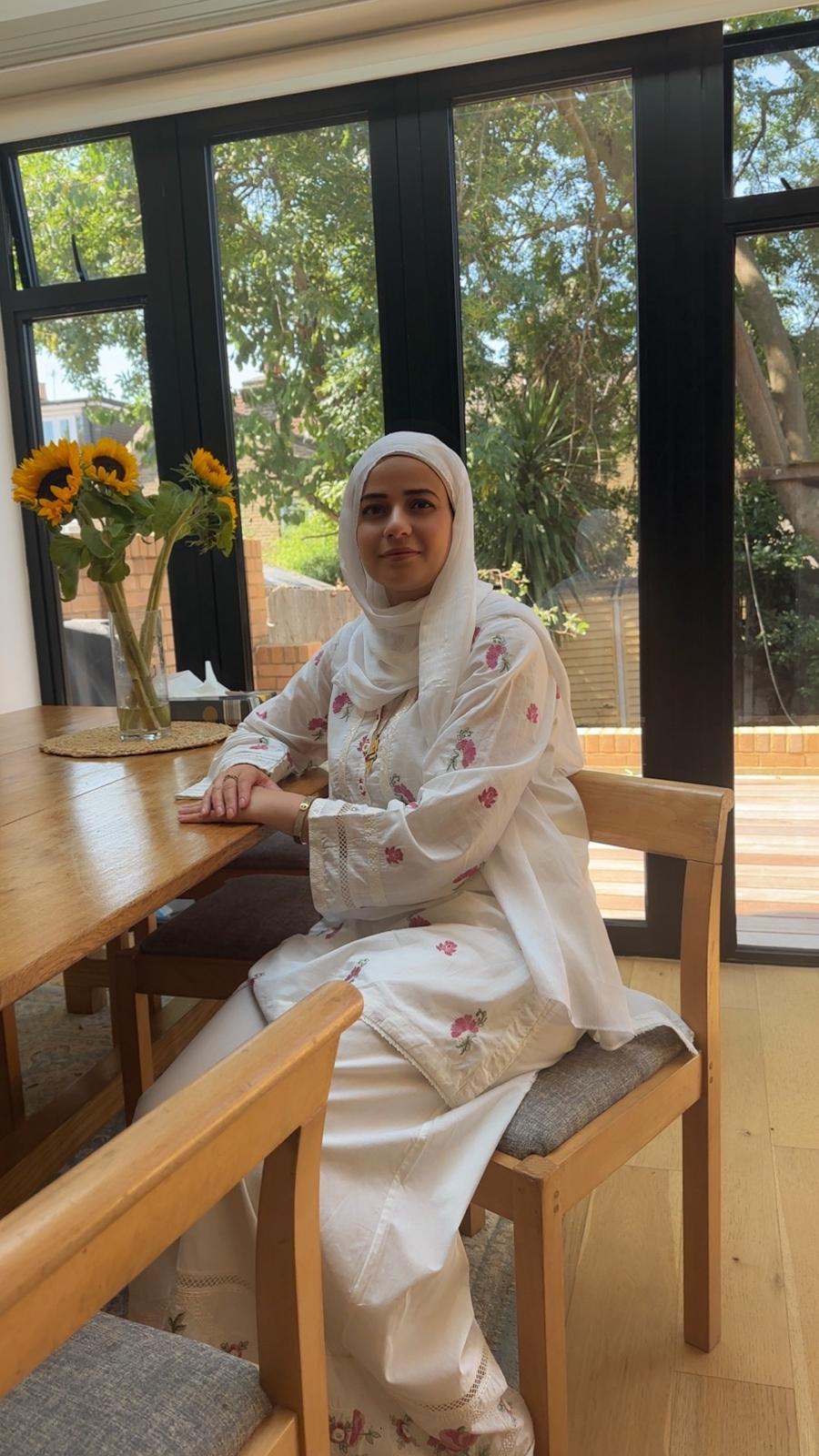 Mahwish, hypnotherapist and energy healer
